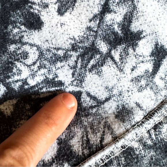 Volcom • Vamo Fleece Pullover - Picture 3 of 5